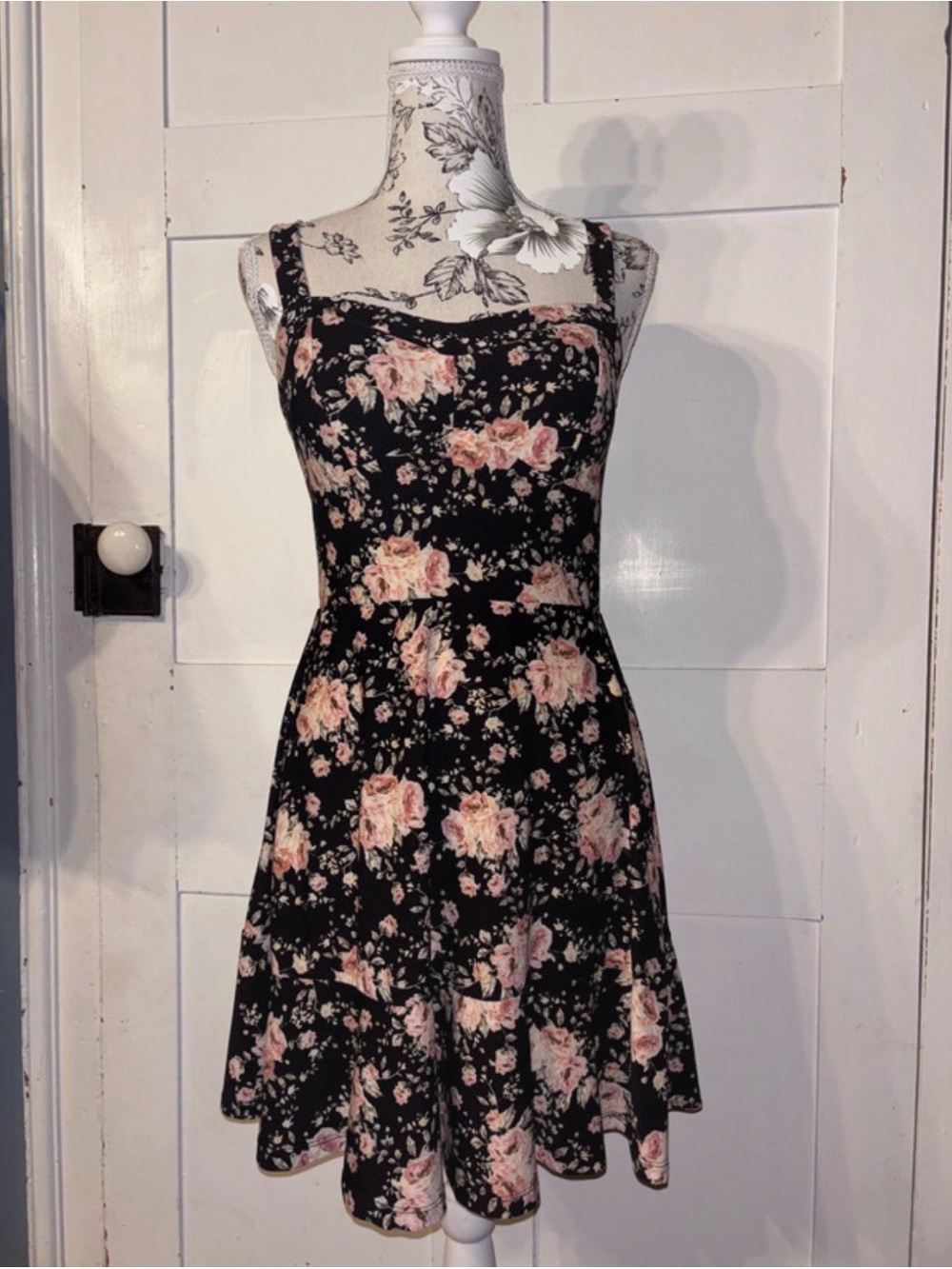 AUW Floral Print Dress Sleeveless Straps Built in Bra Fit & Flair Size Small XS